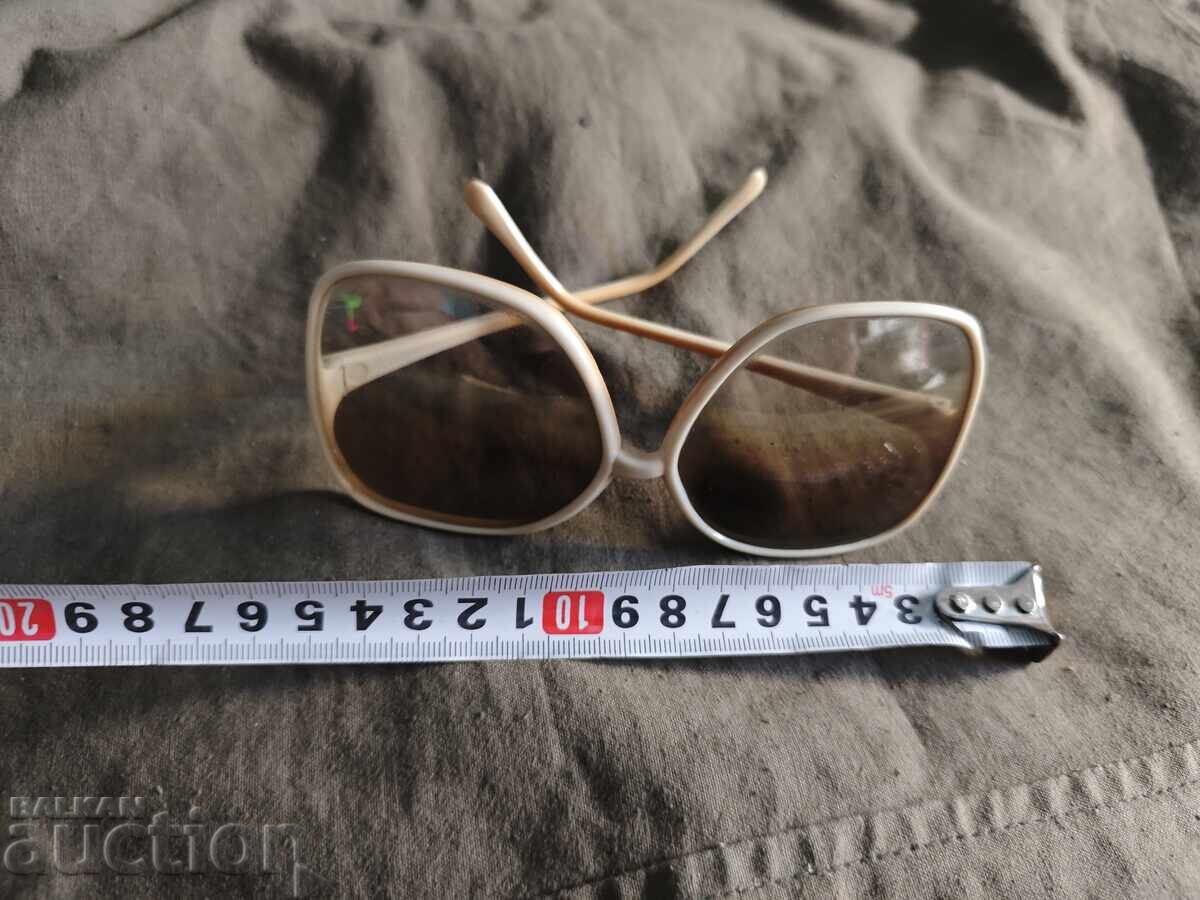 Ochelari de soare retro / vintage cu preț 100.00 BGN | € 51.13