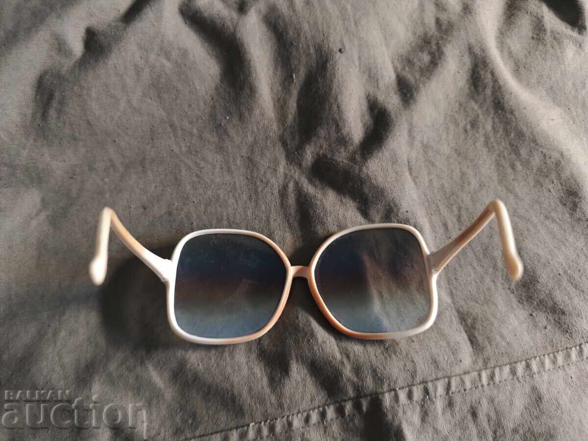 Livrarea Ochelari de soare retro / vintage
