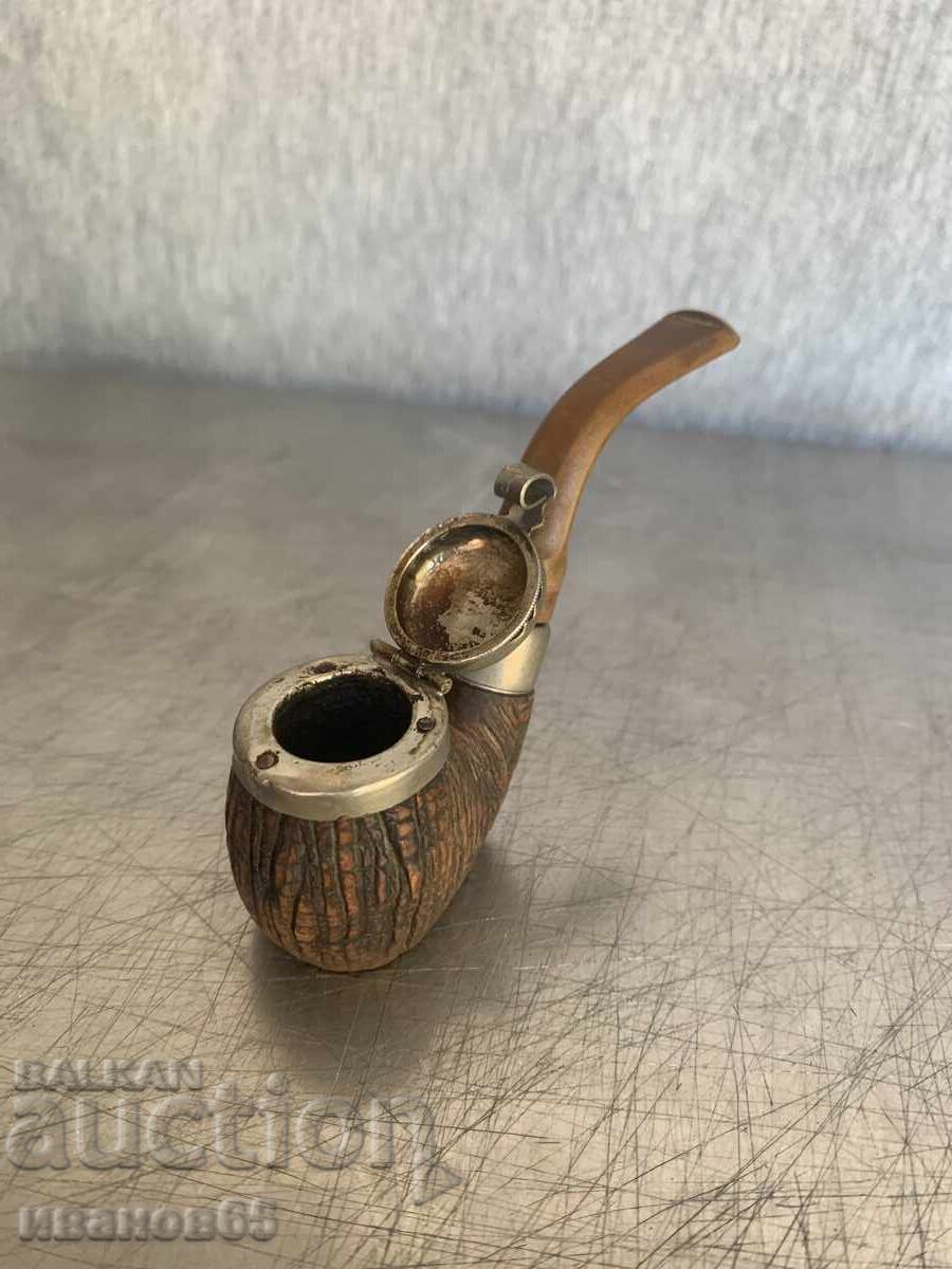 Auction  an old pipe