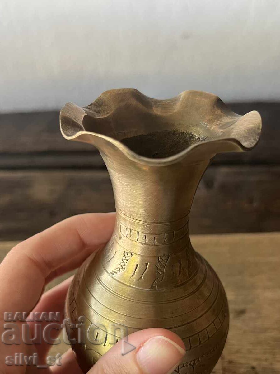 Auction Vintage Brass Vase Auction Vintage Brass Vase