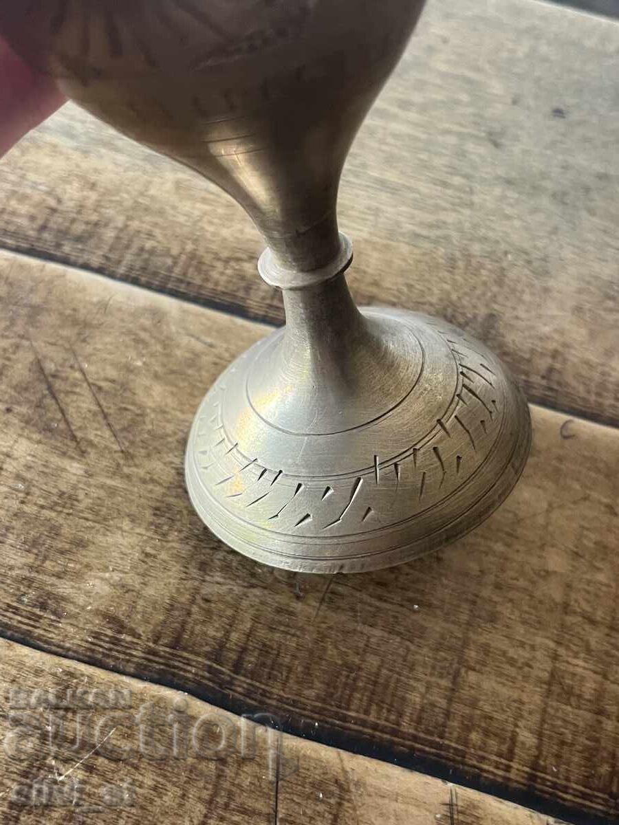 Delivery of Vintage Brass Vase Delivery of Vintage Brass Vase