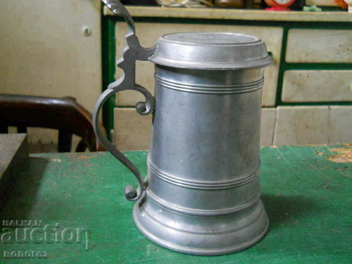 Cana de bere metalica cu capac - Germania cu preț 30.00 BGN | € 15.34 Cana de bere metalica cu capac - Germania cu preț 30.00 BGN | € 15.34