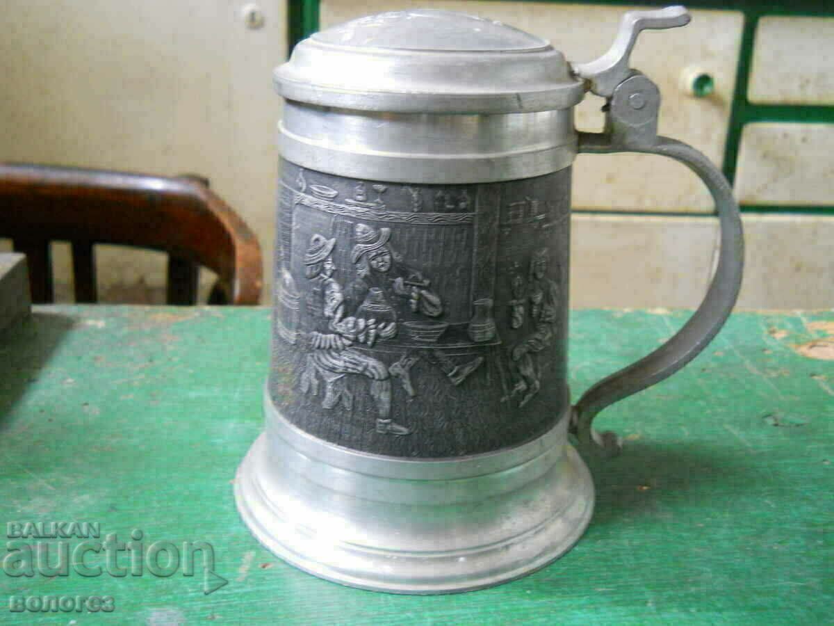 Cana de bere din metal - Germania cu preț 50.00 BGN | € 25.56 Cana de bere din metal - Germania cu preț 50.00 BGN | € 25.56