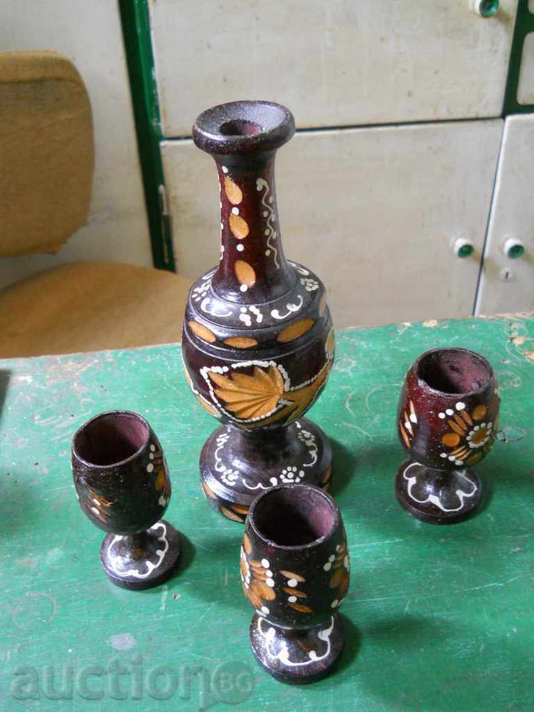 Set de pahare de lemn și sticlă pentru țuică cu preț 15.00 BGN | € 7.67 Set de pahare de lemn și sticlă pentru țuică cu preț 15.00 BGN | € 7.67