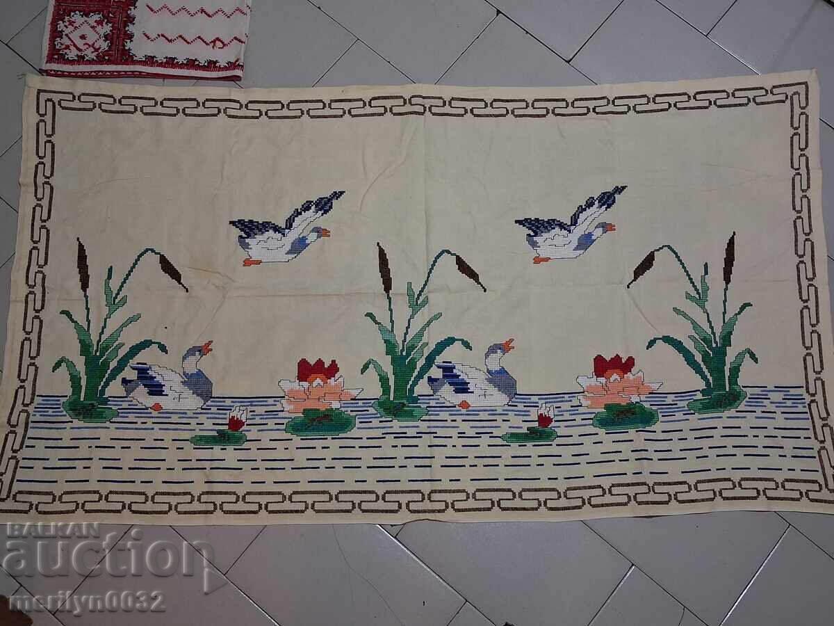 Стар бродиран ковьор за стена от кухня пано килим с цена 51.00 лв. | € 26.08