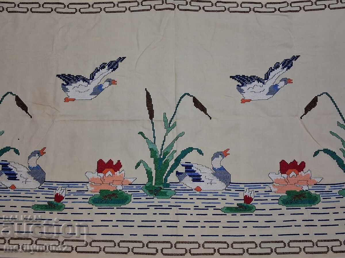 Стар бродиран ковьор за стена от кухня пано килим