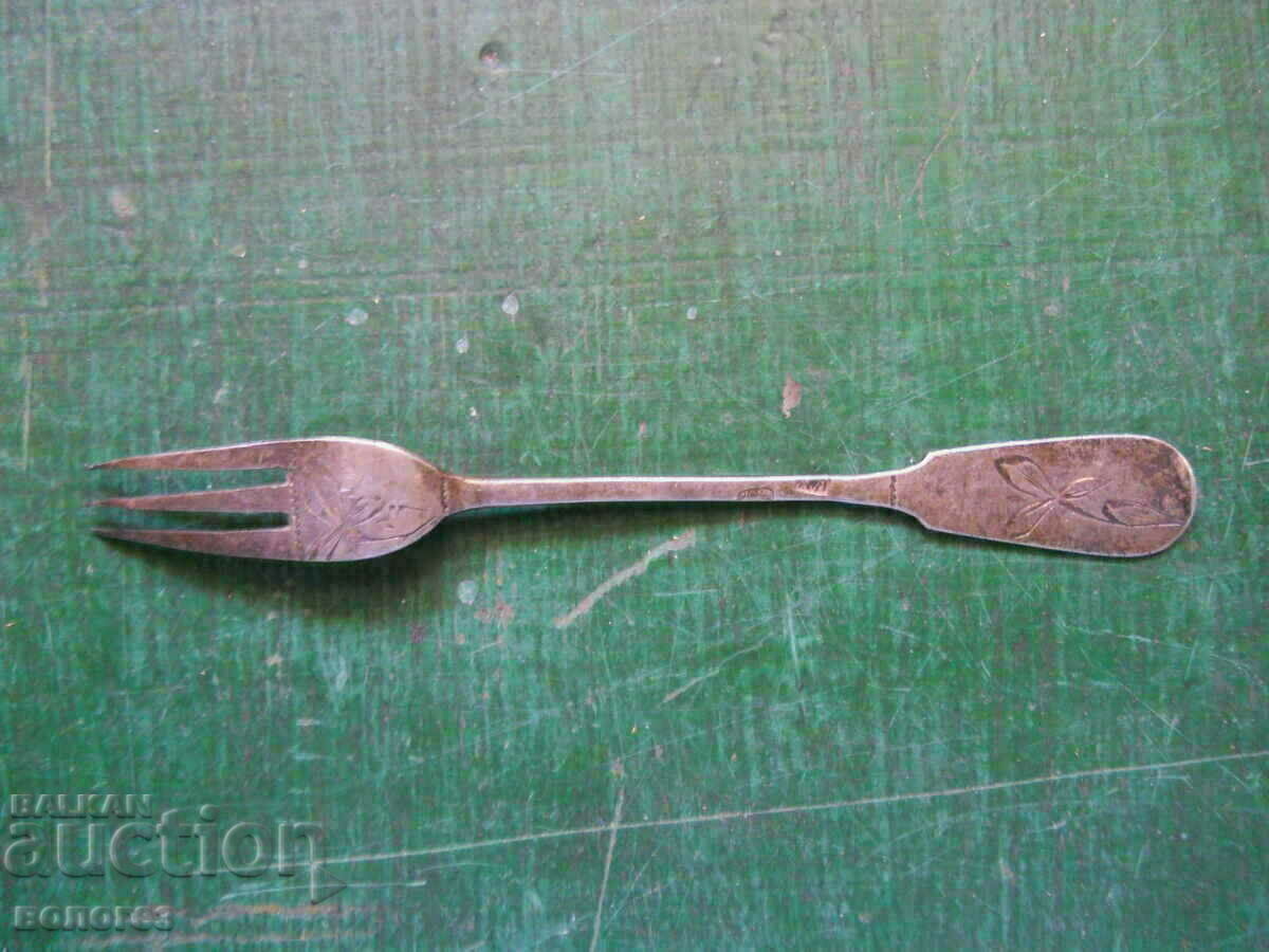 Furculiță de argint pentru desert - Germania cu preț 45.00 BGN | € 23.01 Furculiță de argint pentru desert - Germania cu preț 45.00 BGN | € 23.01