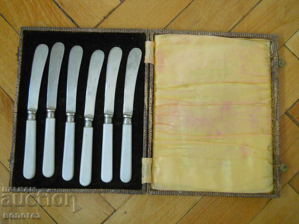 Set de cuțite (Marea Britanie) cu preț 40.00 BGN | € 20.45 Set de cuțite (Marea Britanie) cu preț 40.00 BGN | € 20.45