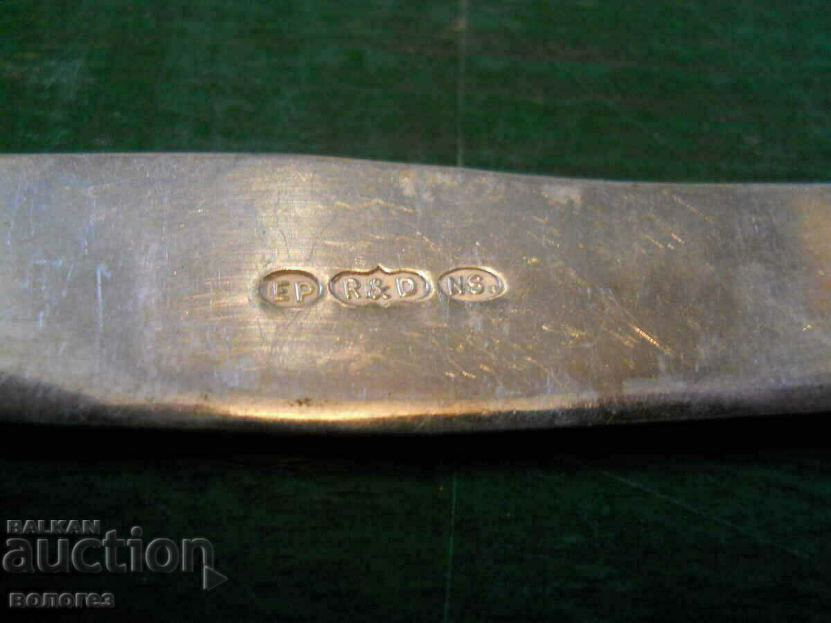 Δημοπρασία Σετ επάργυρα μαχαίρια "R&D" (Γερμανία) Δημοπρασία Σετ επάργυρα μαχαίρια "R&D" (Γερμανία)