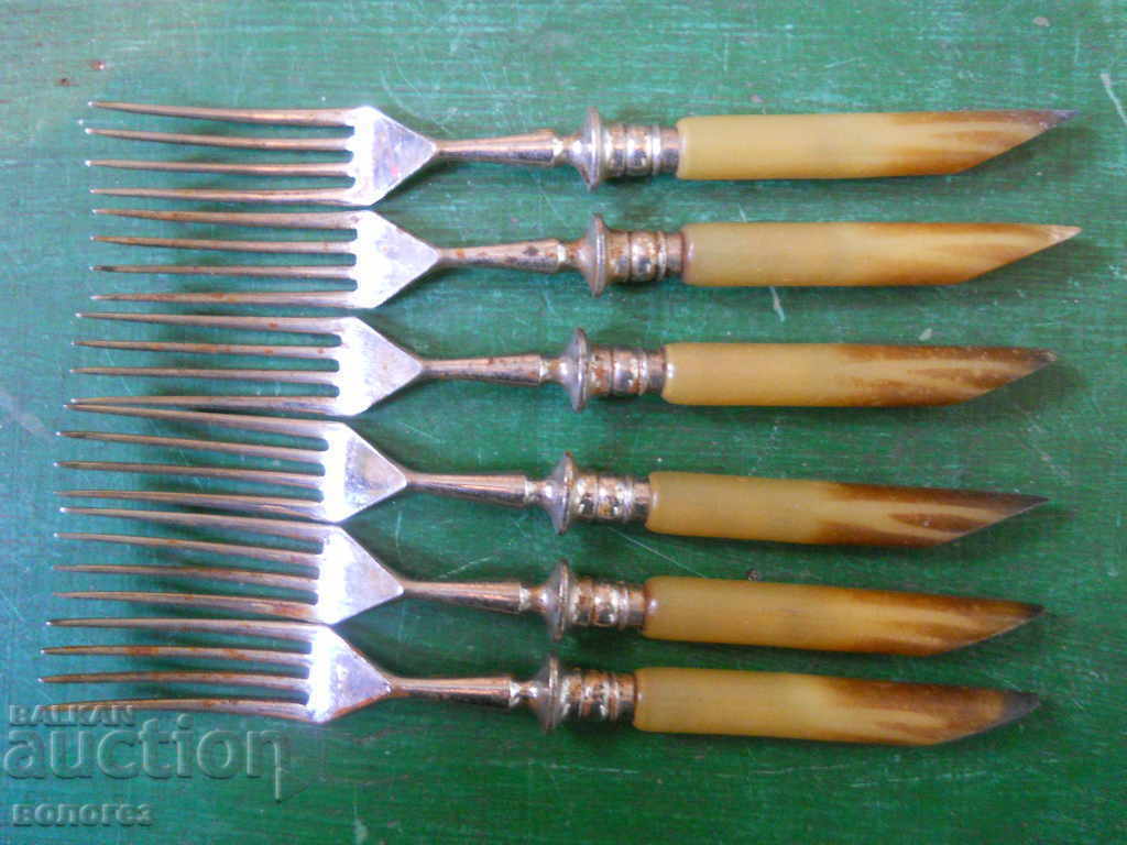 Σετ μαχαιροπίρουνων με λαβές από κέρατο "Solingen" με τιμή 60.00 BGN | € 30.68 Σετ μαχαιροπίρουνων με λαβές από κέρατο "Solingen" με τιμή 60.00 BGN | € 30.68