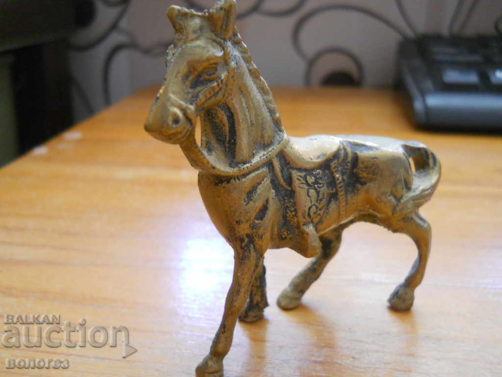 Statueta din bronz - cal cu preț 30.00 BGN | € 15.34 Statueta din bronz - cal cu preț 30.00 BGN | € 15.34