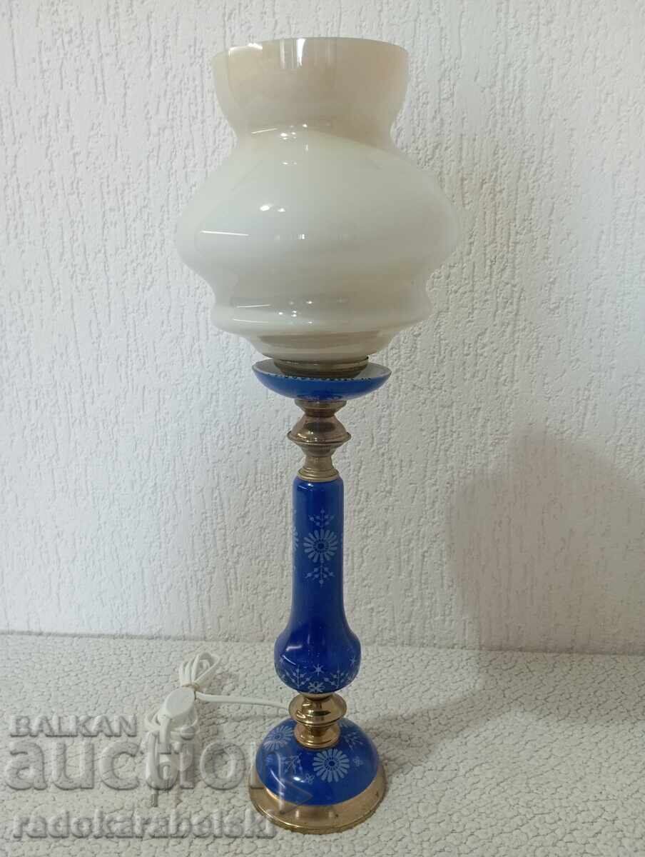 Красива синя порцеланова лампа