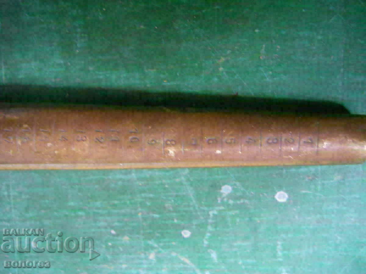 Licitație Bijutier vechi din lemn con de măsurare pentru inele Licitație Bijutier vechi din lemn con de măsurare pentru inele