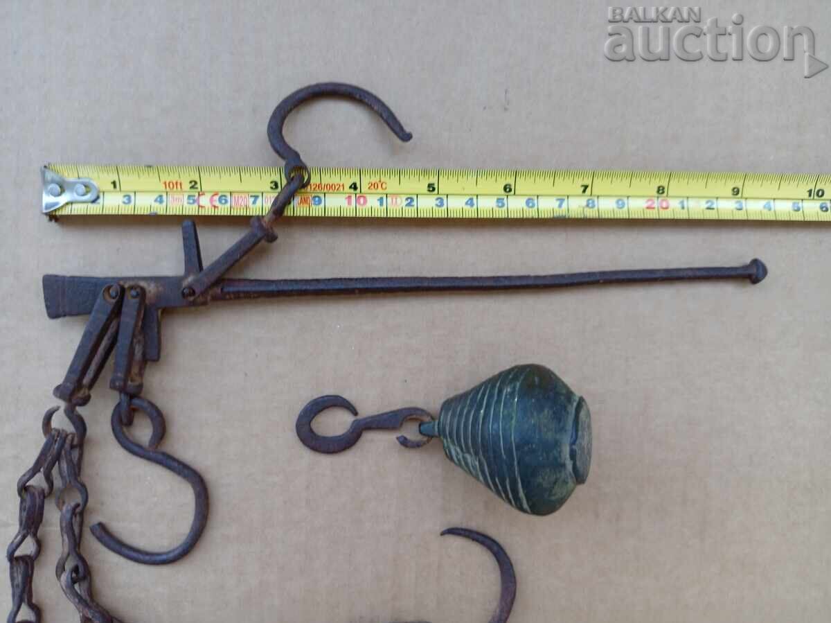 Cântar mic cu contragreutate în oca, secolul al XVIII-lea cu preț 71.00 BGN | € 36.30 Cântar mic cu contragreutate în oca, secolul al XVIII-lea cu preț 71.00 BGN | € 36.30