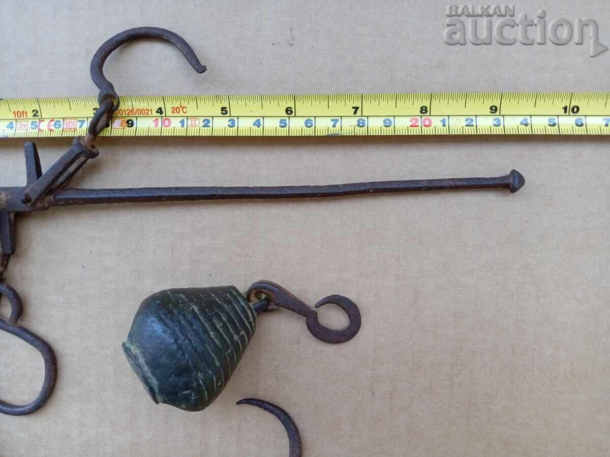 Licitație Cântar mic cu contragreutate în oca, secolul al XVIII-lea Licitație Cântar mic cu contragreutate în oca, secolul al XVIII-lea