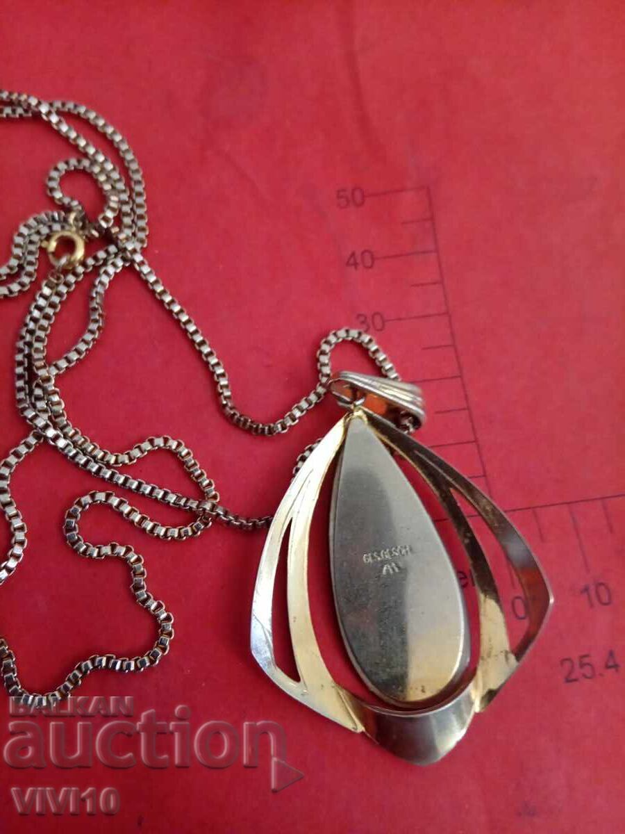 Colier vechi GES GESCH, cu sidef cu preț 40.00 BGN | € 20.45