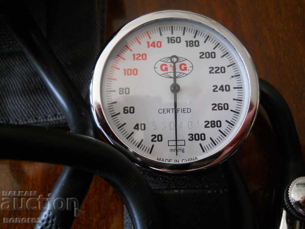 Auction Blood pressure machine and stethoscope - doctor's headset Auction Blood pressure machine and stethoscope - doctor's headset