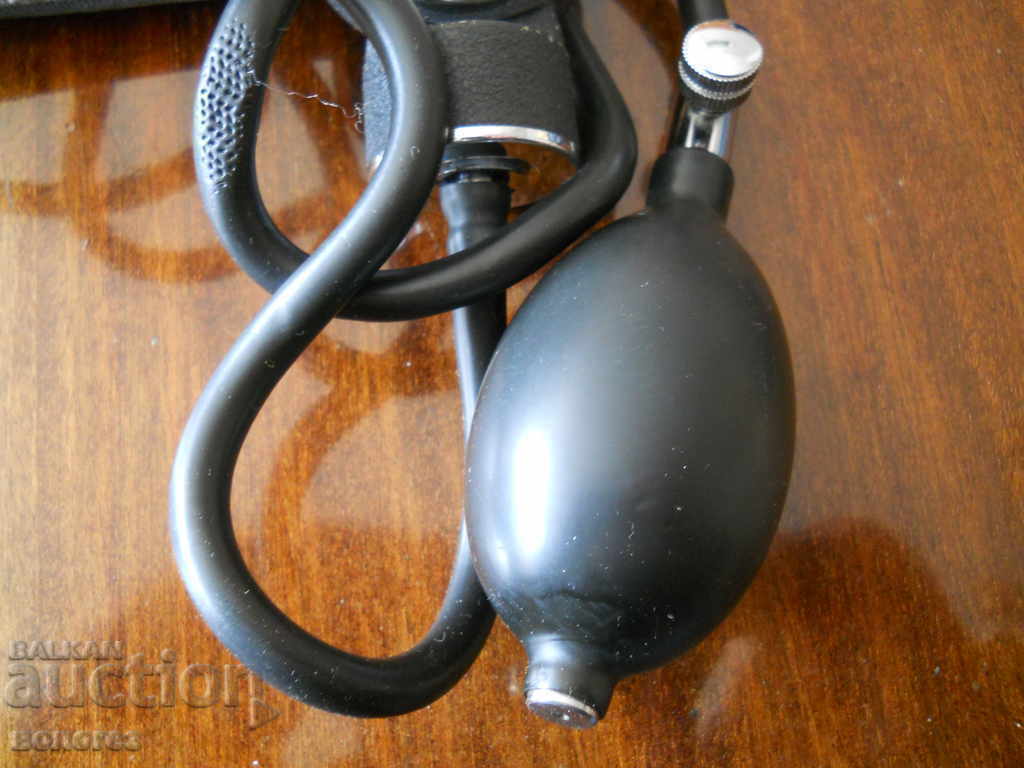 Delivery of Blood pressure machine and stethoscope - doctor's headset Delivery of Blood pressure machine and stethoscope - doctor's headset