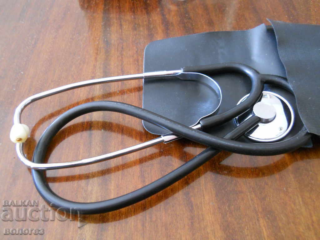 Blood pressure machine and stethoscope - doctor's headset - 7 Blood pressure machine and stethoscope - doctor's headset - 7