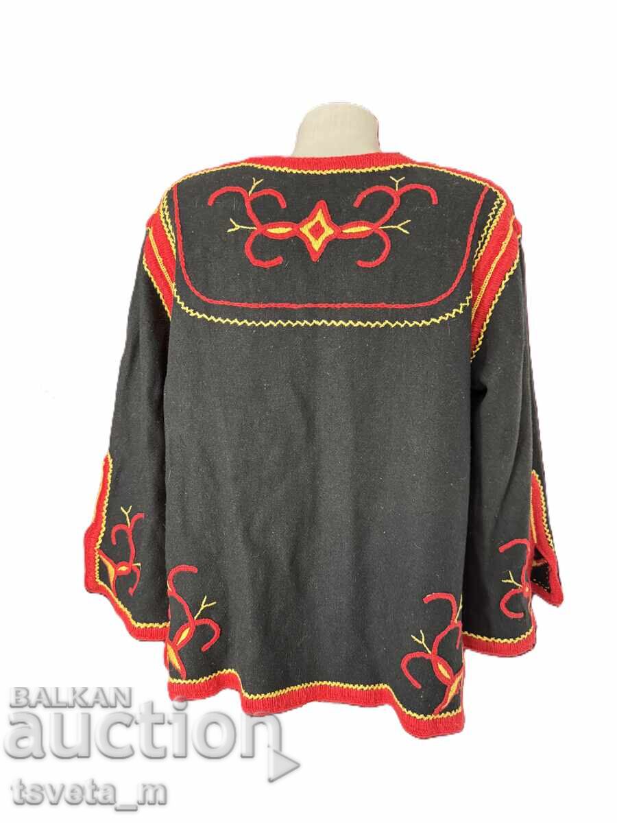 Woolen women's outerwear with hand-embroidered folk costume - 6