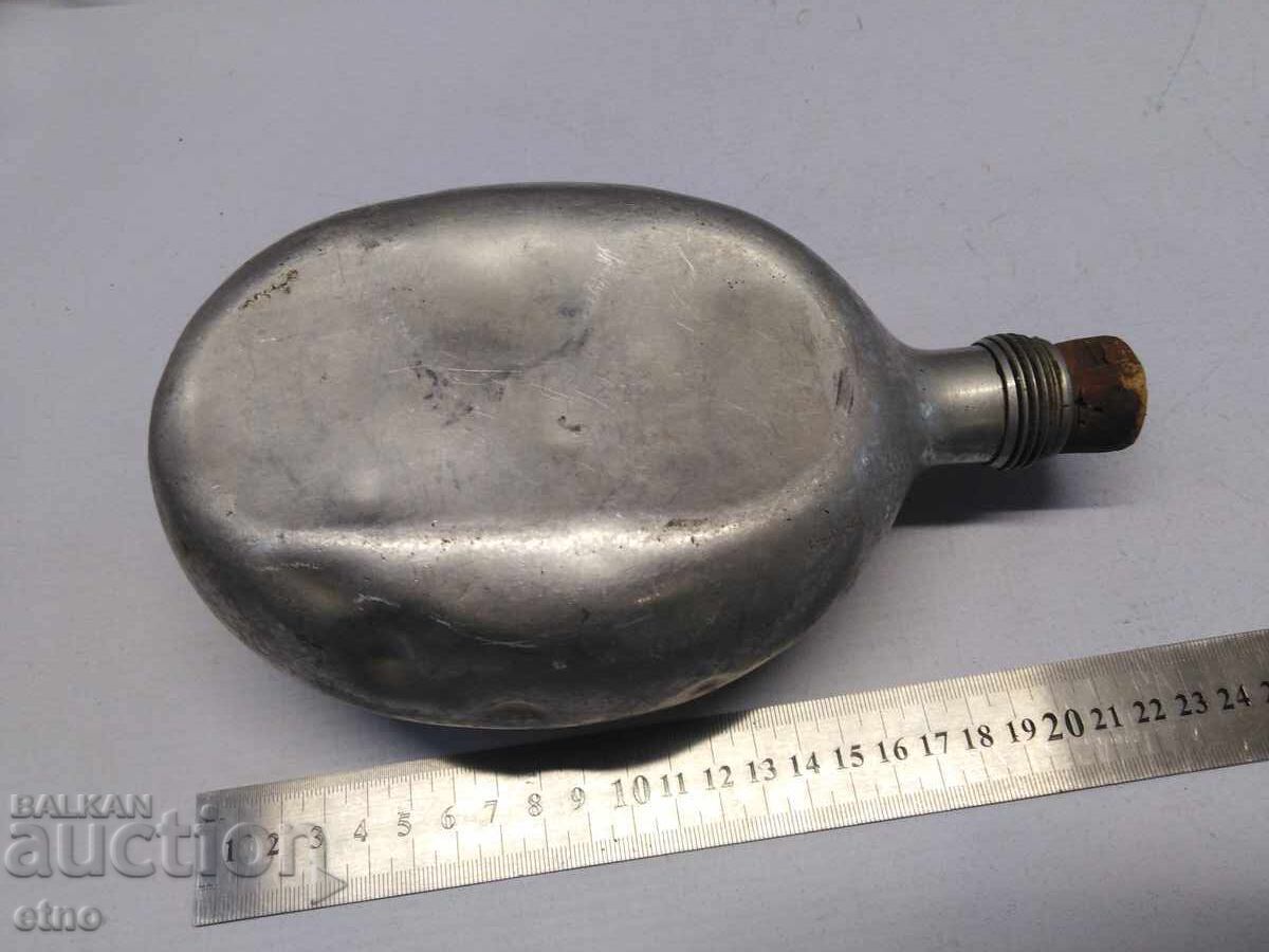 Auction  WWII Canteen - M 1942 With Markings