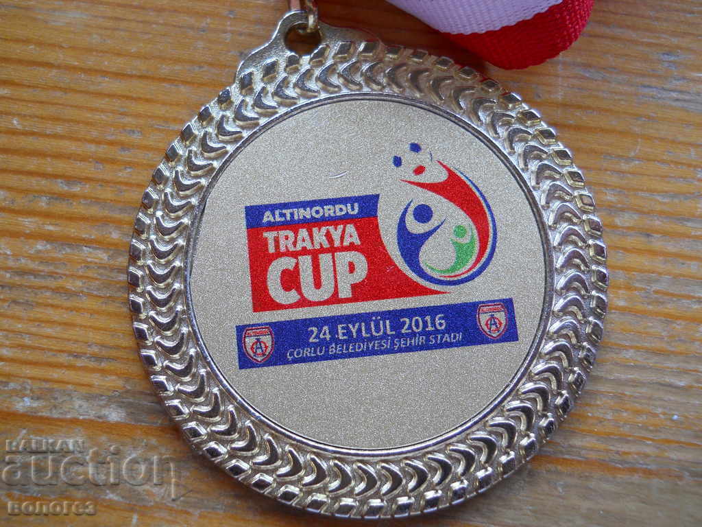 Medalie sportivă - fotbal 2016 - Turcia cu preț 2.00 BGN | € 1.02 Medalie sportivă - fotbal 2016 - Turcia cu preț 2.00 BGN | € 1.02