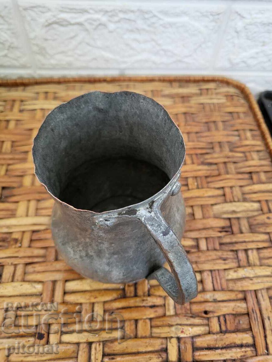 Δημοπρασία Παλιά αναγεννησιακή κανάτα, φλιτζάνι Δημοπρασία Παλιά αναγεννησιακή κανάτα, φλιτζάνι