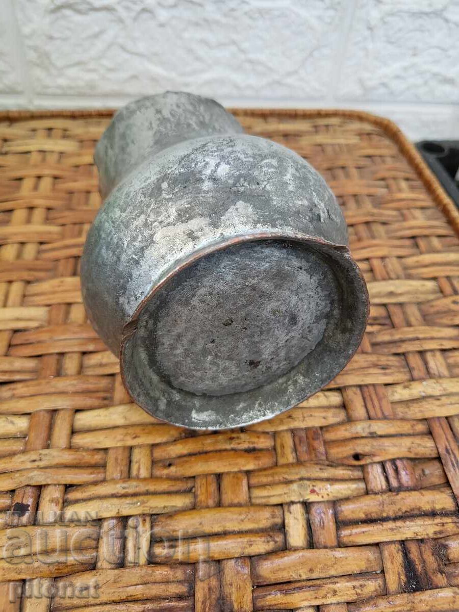 Παράδοση Παλιά αναγεννησιακή κανάτα, φλιτζάνι Παράδοση Παλιά αναγεννησιακή κανάτα, φλιτζάνι