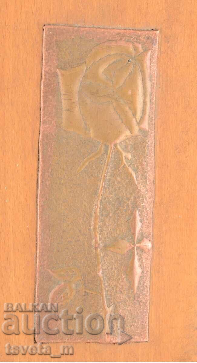 Panou de perete trandafir de miere cu preț 10.00 BGN | € 5.11