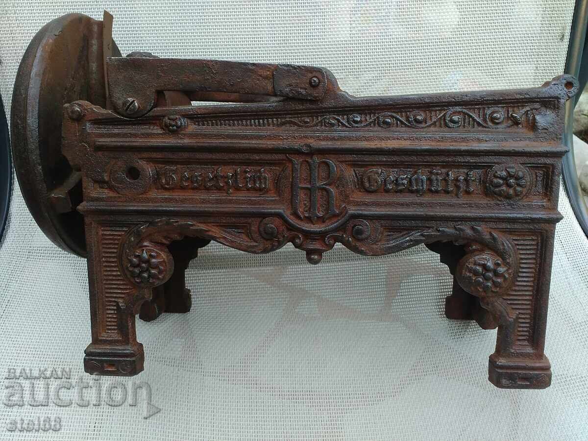 Auction  OLD MACHINE FOR