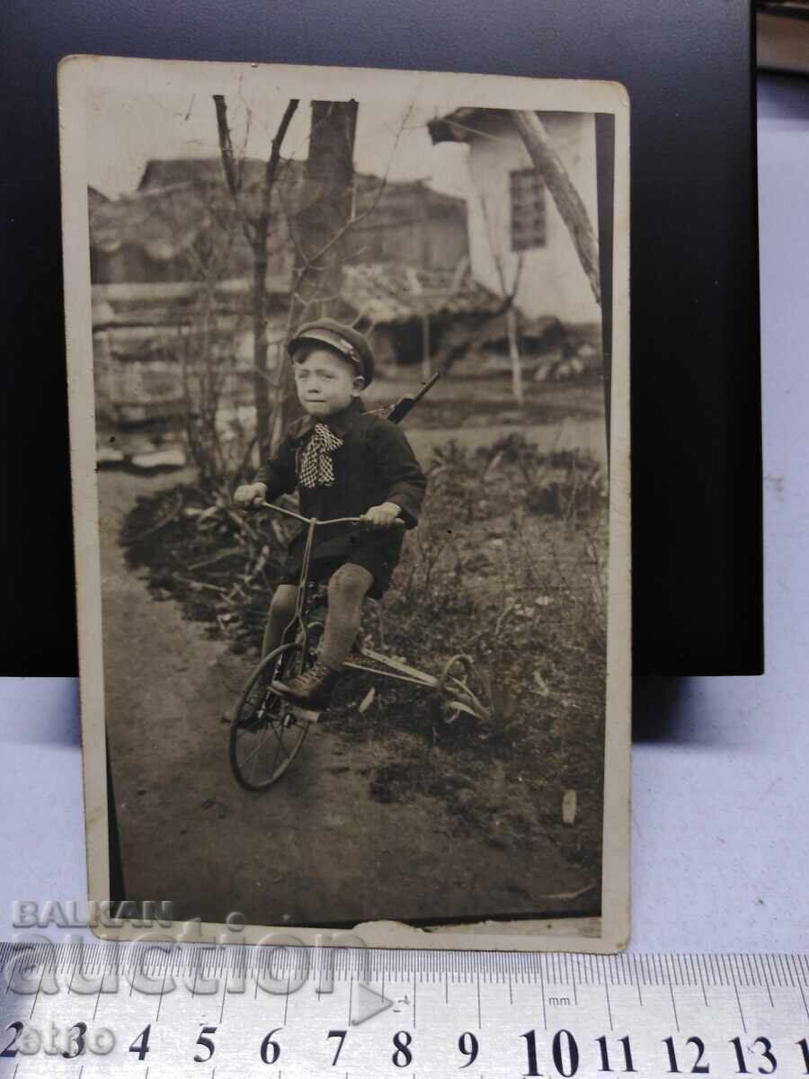 FOTOGRAFIE REGALĂ-JUCĂRIE, ROATĂ cu preț 10.00 BGN | € 5.11 FOTOGRAFIE REGALĂ-JUCĂRIE, ROATĂ cu preț 10.00 BGN | € 5.11