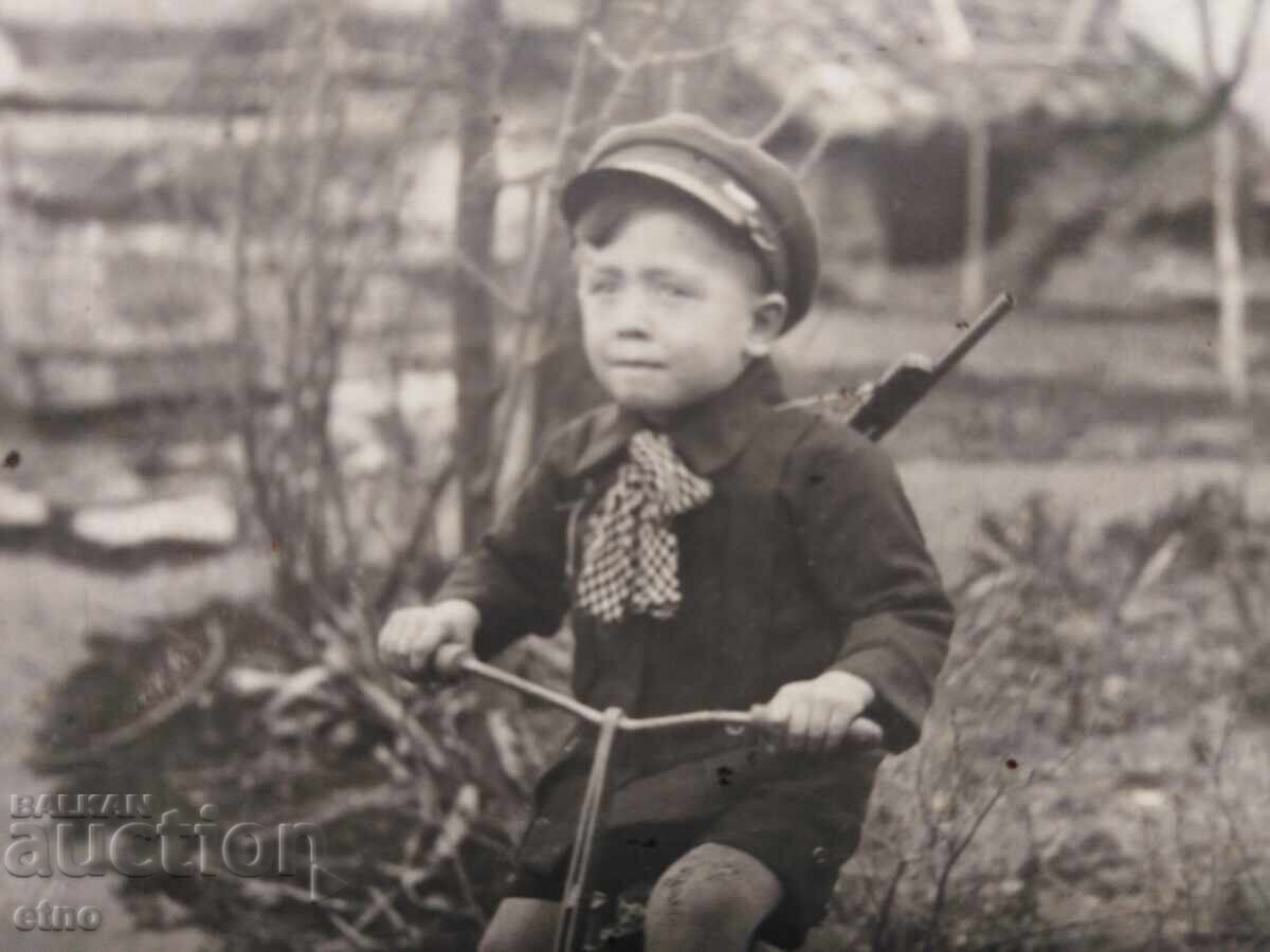 Licitație FOTOGRAFIE REGALĂ-JUCĂRIE, ROATĂ Licitație FOTOGRAFIE REGALĂ-JUCĂRIE, ROATĂ