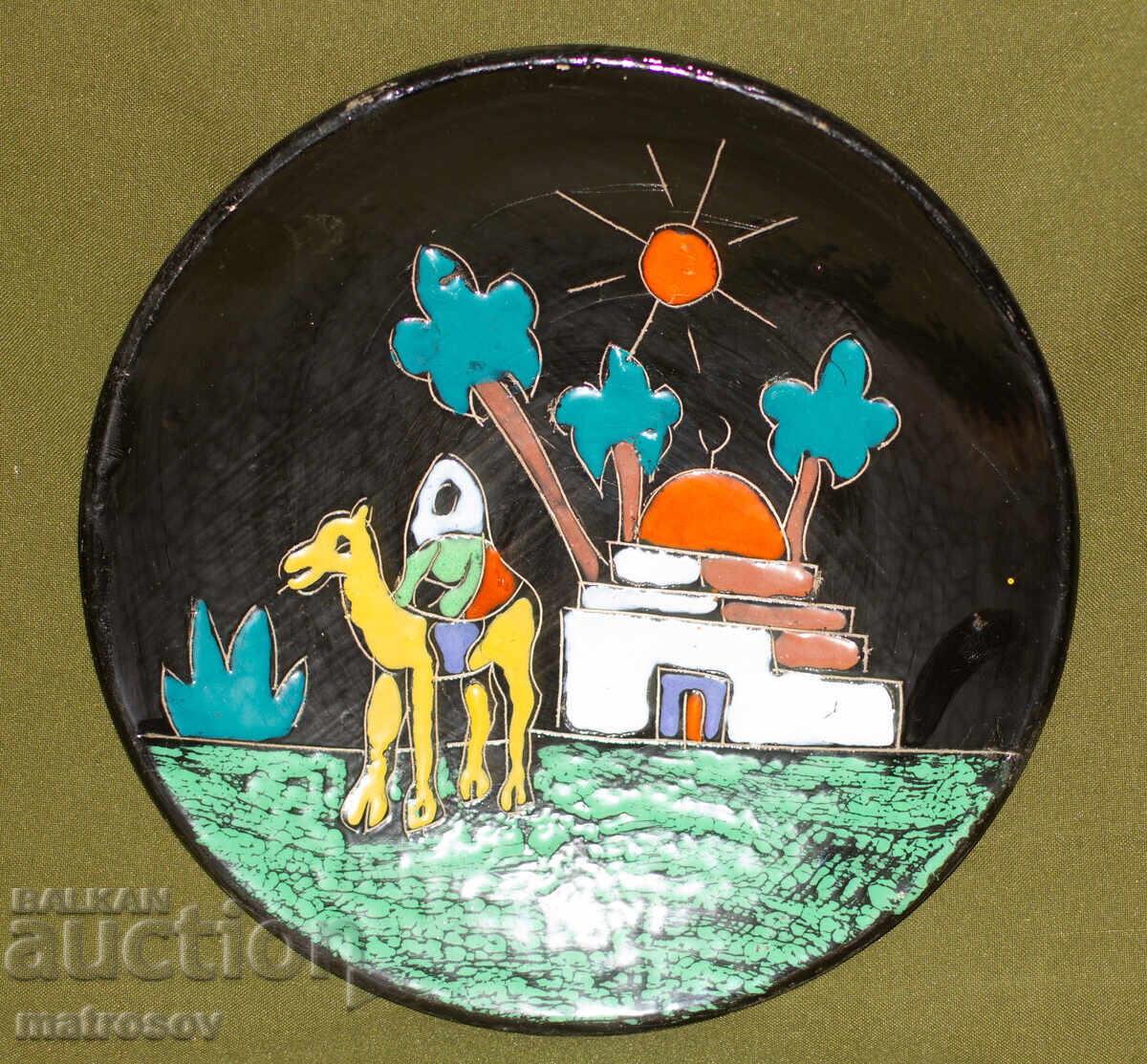 Ръчно рисувана декоративна керамична чиния с цена 120.00 лв. | € 61.36