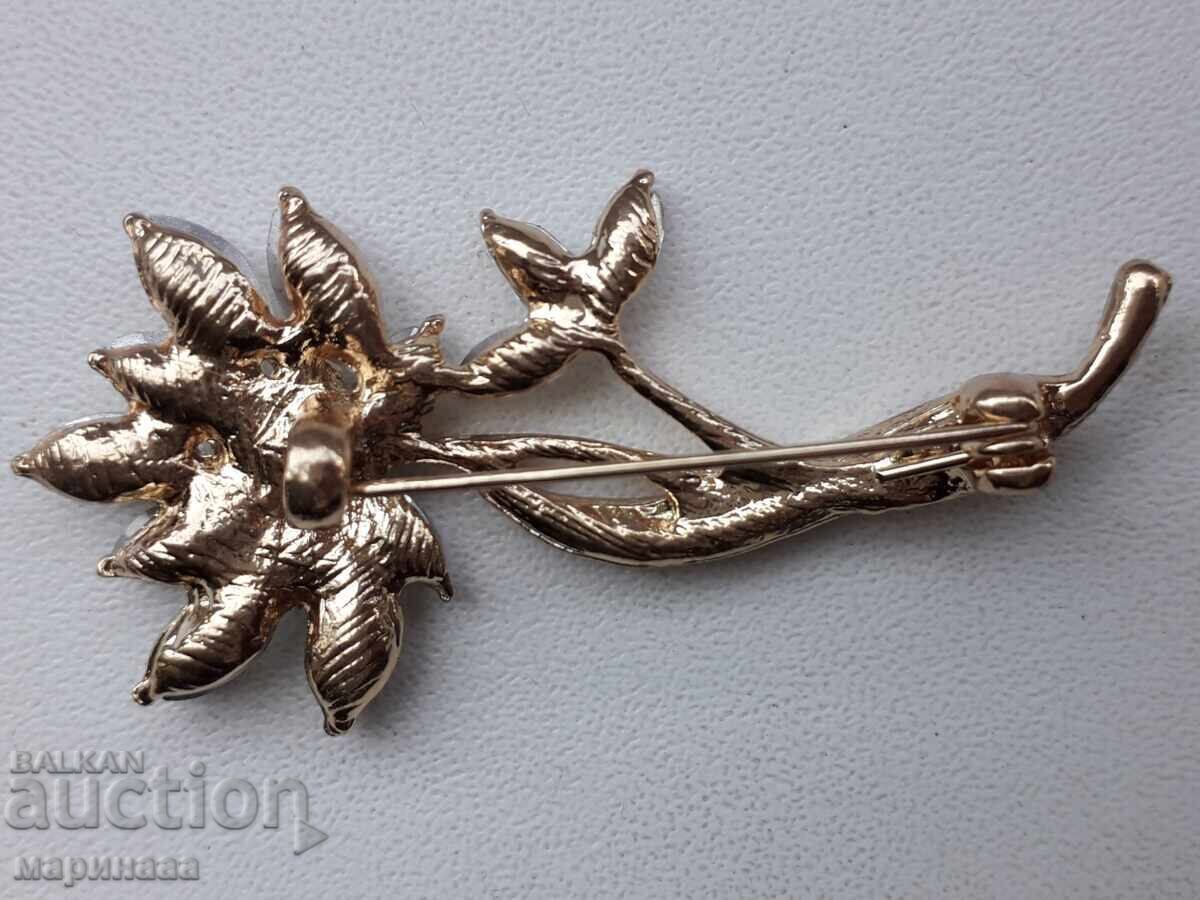 BROOCH with price 3.00 BGN | € 1.53 BROOCH with price 3.00 BGN | € 1.53