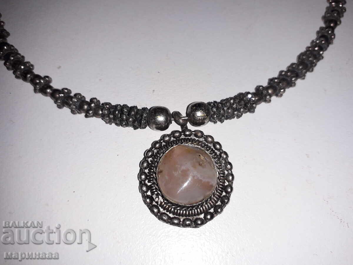 CHOKER. NATURAL STONE