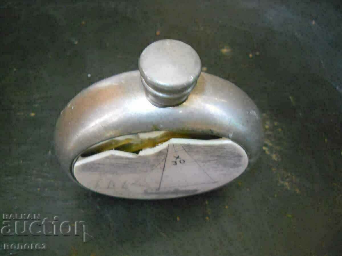 Παράδοση Παλιό αγγλικό μπουκάλι για αλκοόλ