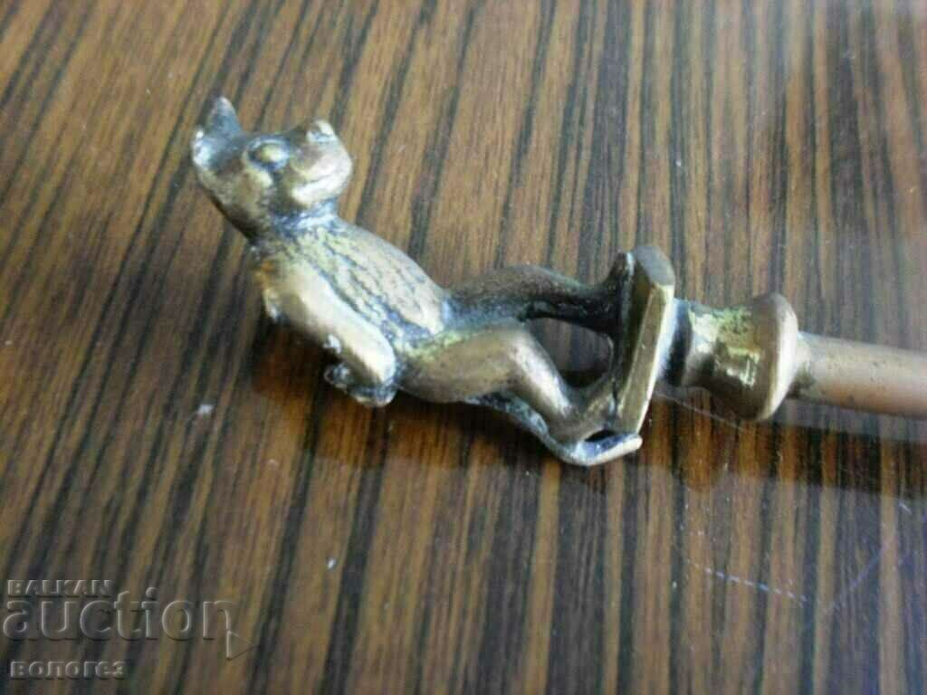 Large brass fork for roasting meat with price 40.00 BGN | € 20.45 Large brass fork for roasting meat with price 40.00 BGN | € 20.45