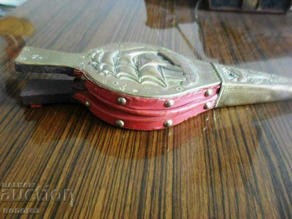 Blana - suflantă pentru șemineu cu preț 70.00 BGN | € 35.79 Blana - suflantă pentru șemineu cu preț 70.00 BGN | € 35.79