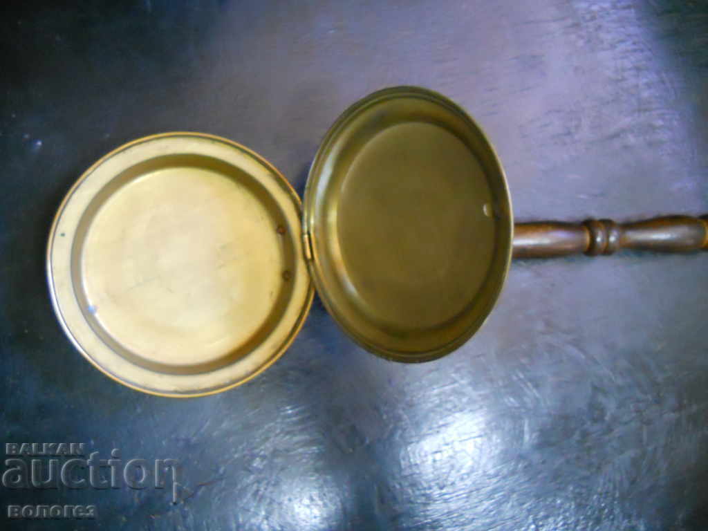 Auction  Antique brass bed warmer - England