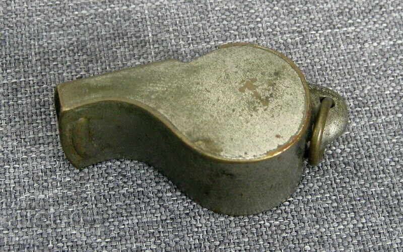 Old Aradeanca sports referee whistle with price 15.00 BGN | € 7.67