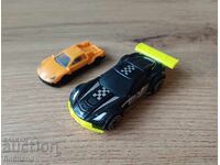 Δύο σπορ αυτοκινητάκια