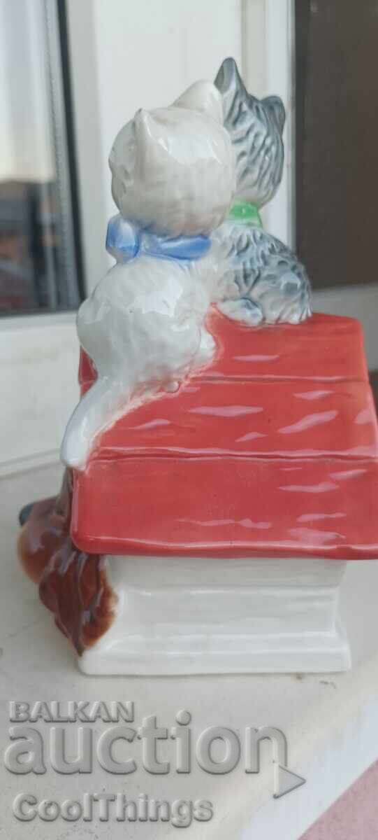 Delivery of Goebel collectible piggy bank with key