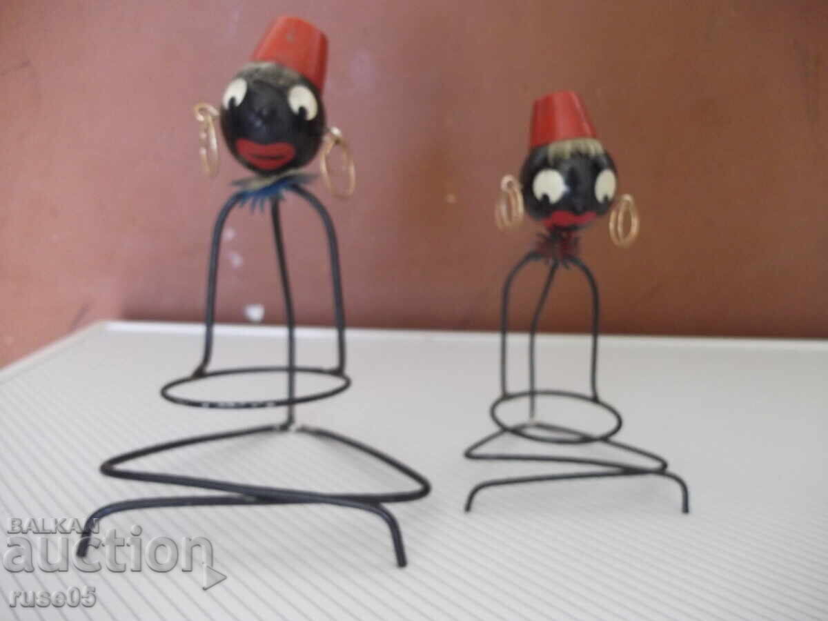 Lot of 2 stylized metal figurines of black children - 7