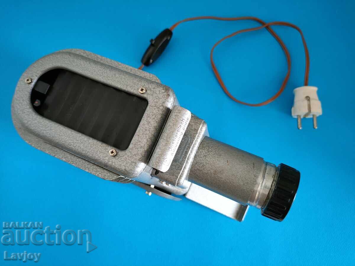 Livrarea Aparat de proiecție german retro P 150 Livrarea Aparat de proiecție german retro P 150