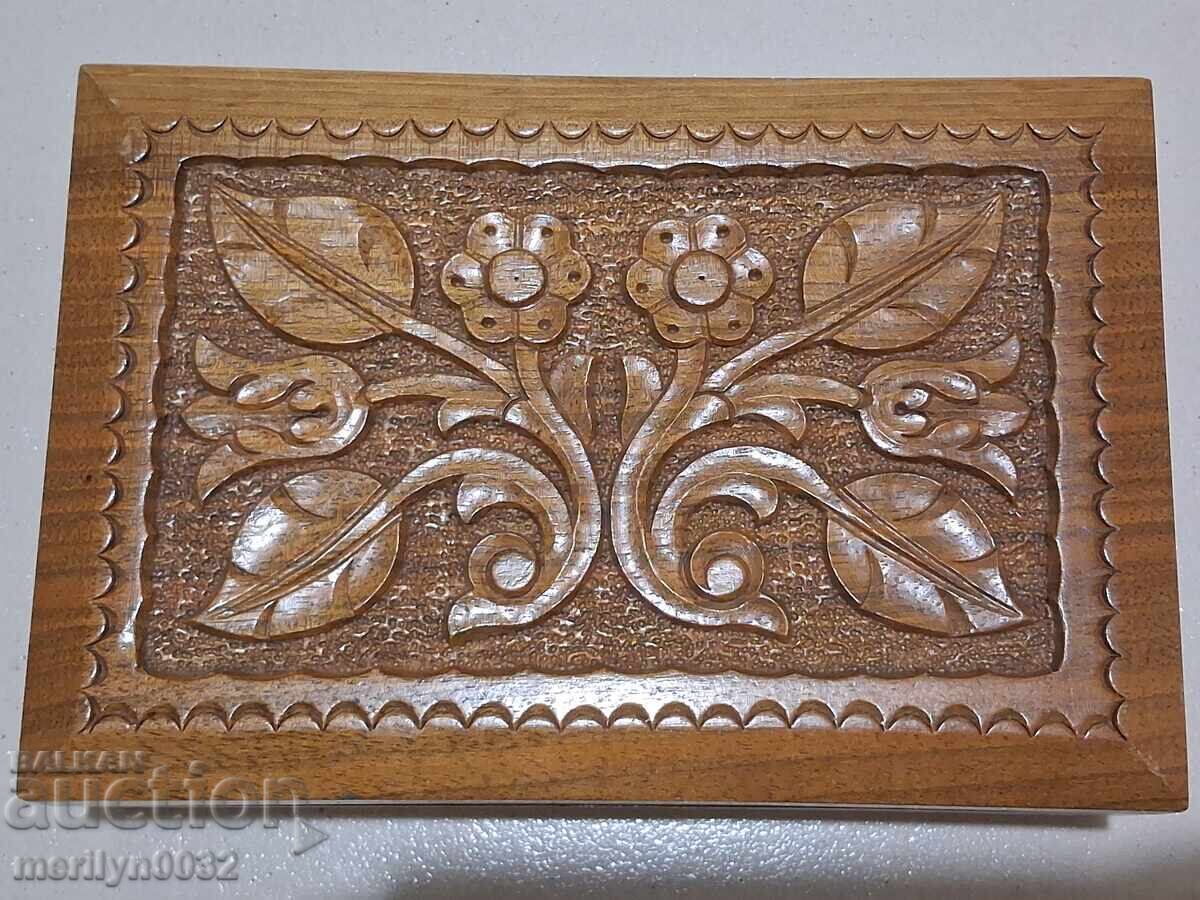 Κουτί κοσμημάτων ξυλόγλυπτο με τιμή 69.90 BGN | € 35.74