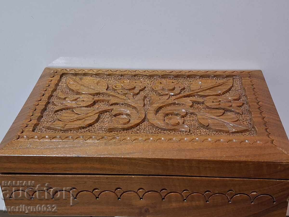 Δημοπρασία Κουτί κοσμημάτων ξυλόγλυπτο