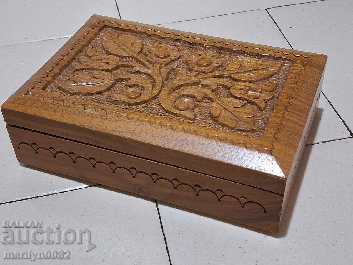Κουτί κοσμημάτων ξυλόγλυπτο