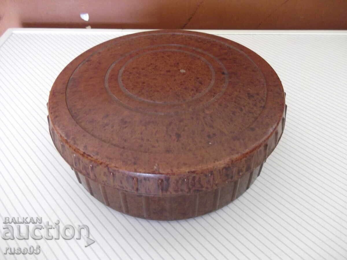 Cutie rotundă veche din bachelită cu preț 20.00 BGN | € 10.23
