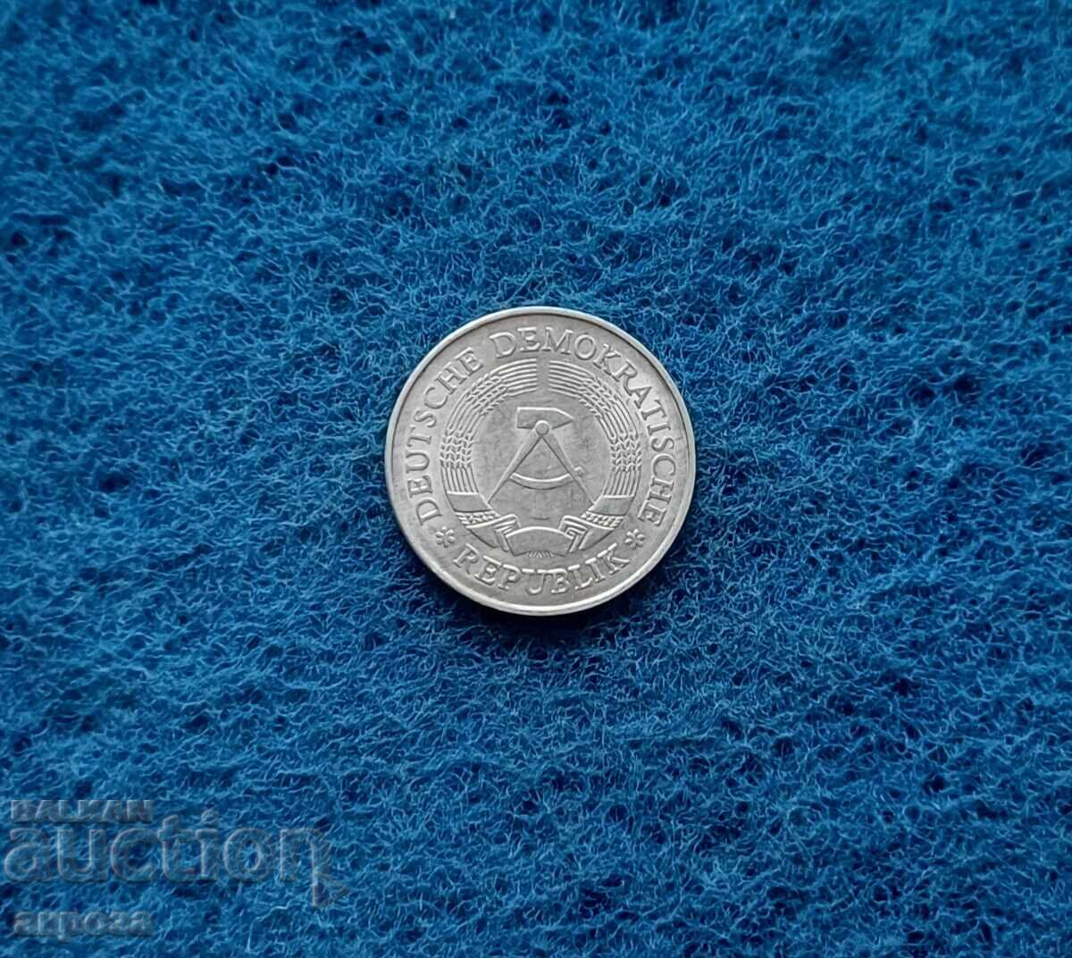 1 GDR stamp 1977 with gloss with price 2.50 BGN | € 1.28 1 GDR stamp 1977 with gloss with price 2.50 BGN | € 1.28