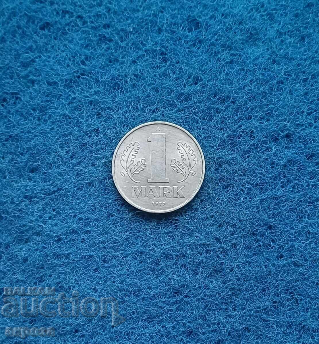 1 GDR stamp 1977 with gloss 1 GDR stamp 1977 with gloss